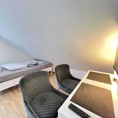 Charmantes Studio-Apartment Im Herzen Von Neureut - Fussbodenheizung, Regendusche, Waschmaschine, Stellplatz Karlsruhe Exterior photo
