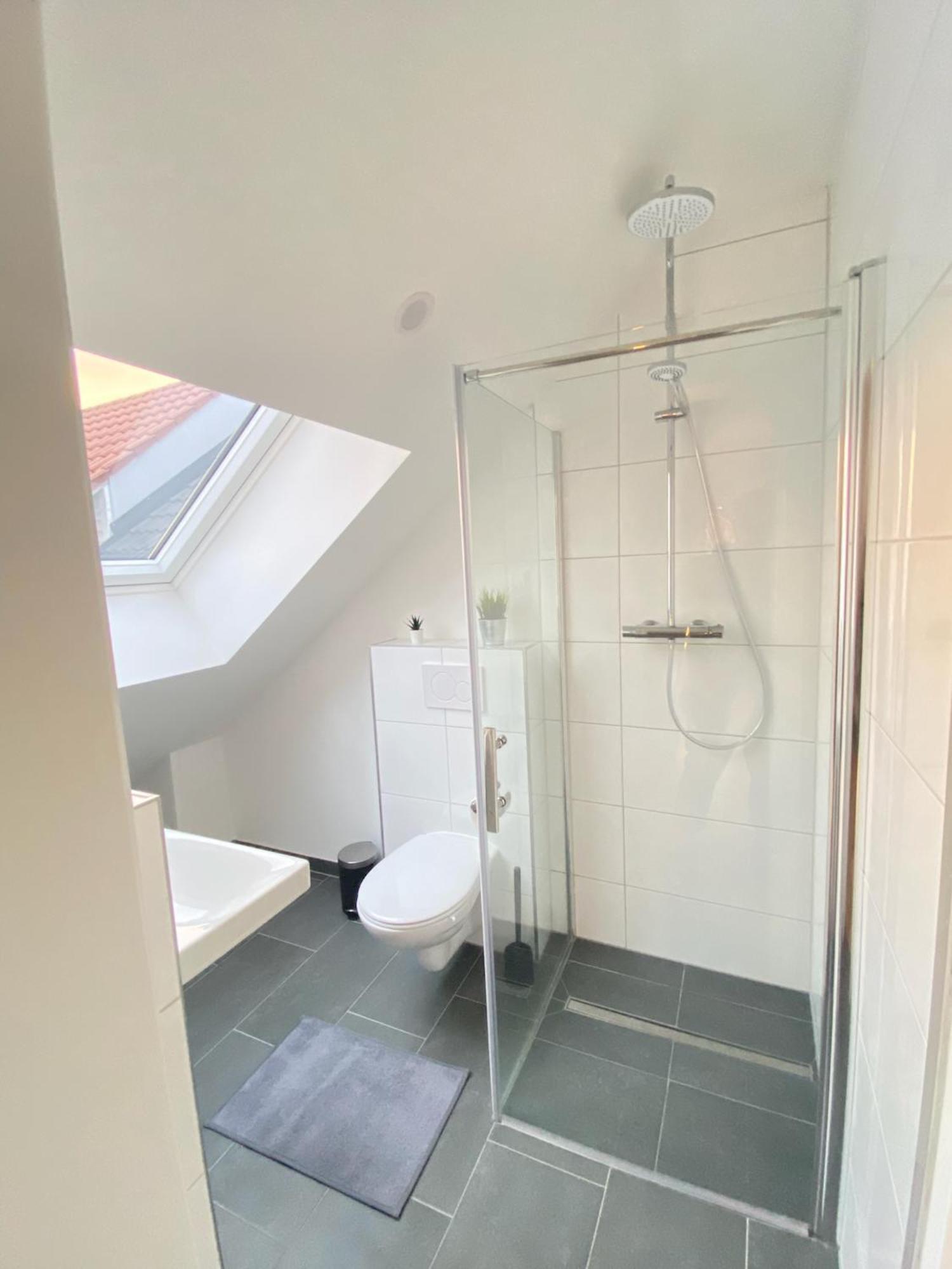 Charmantes Studio-apartment Im Herzen Von Neureut - Fussbodenheizung, Regendusche, Waschmaschine, Stellplatz * Karlsruhe