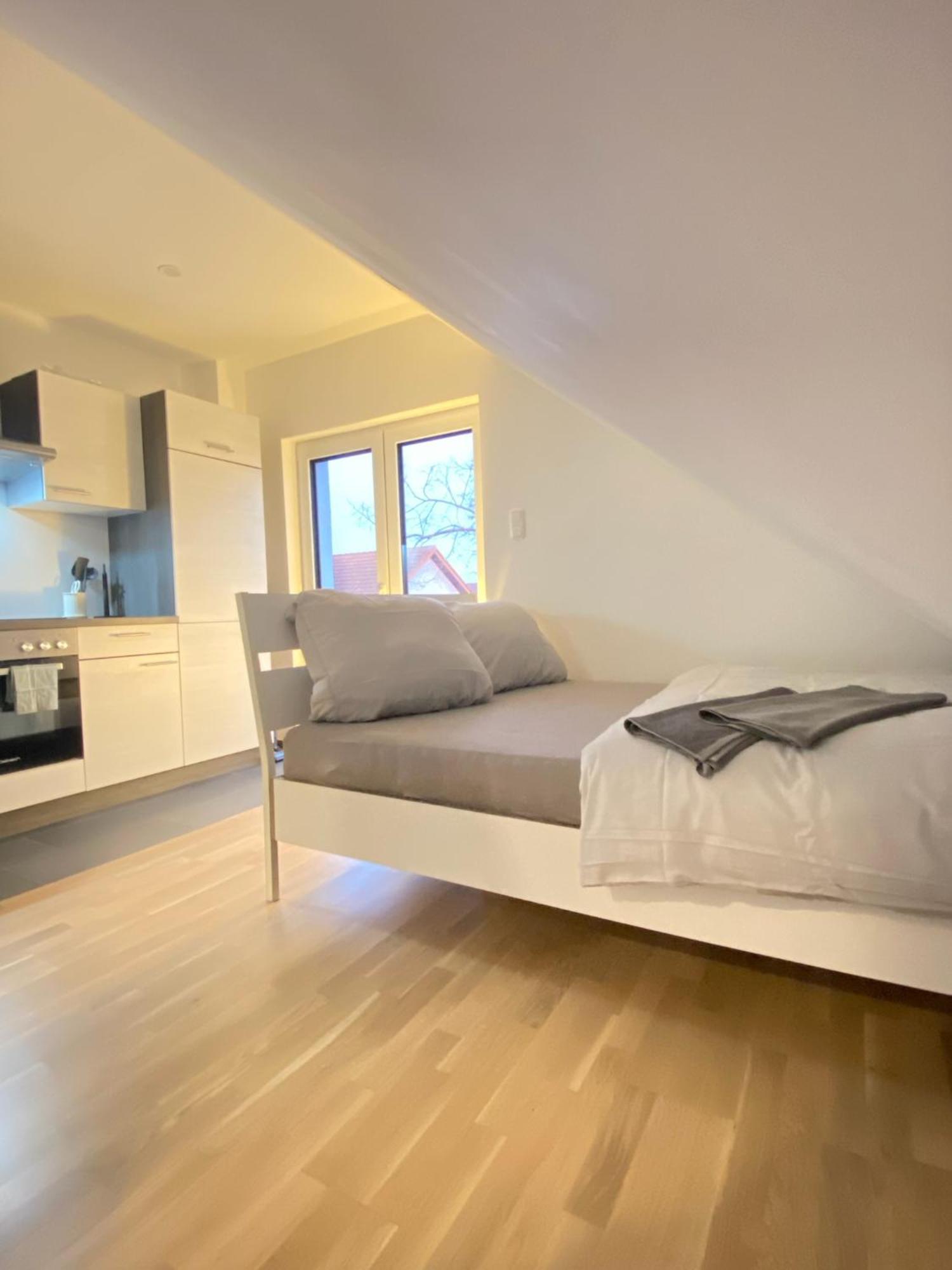 Charmantes Studio-apartment Im Herzen Von Neureut - Fussbodenheizung, Regendusche, Waschmaschine, Stellplatz Apartment